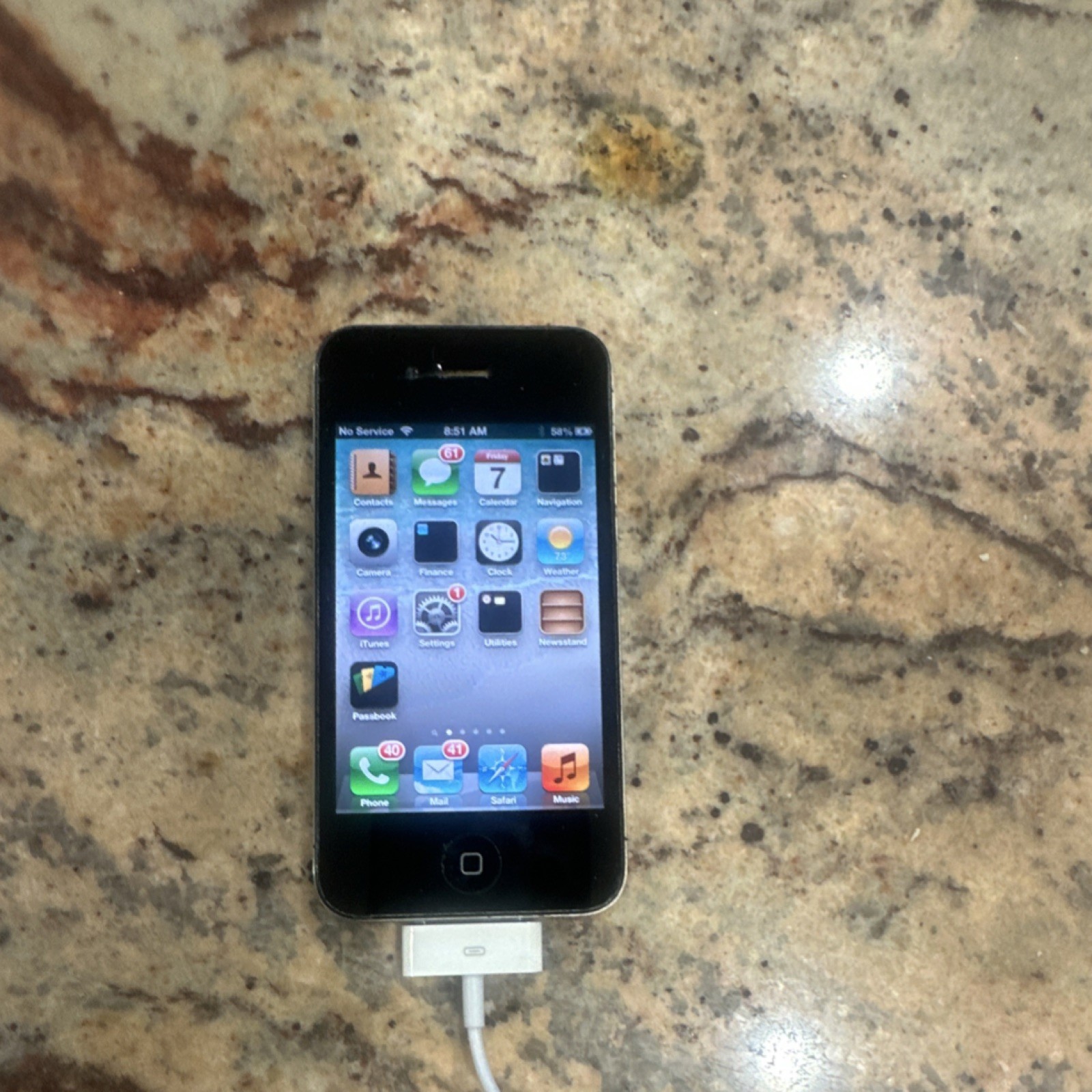 Apple iPhone 4 Black Smartphone Wi-Fi Bluetooth iOS A1332 3.5in Single SIM Bar.