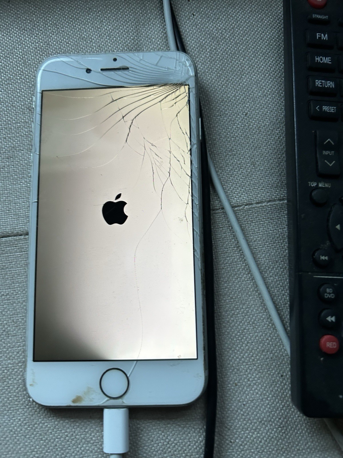 iPhone 6 space gray model A1660 CRACKED SCREEN/BROKEN