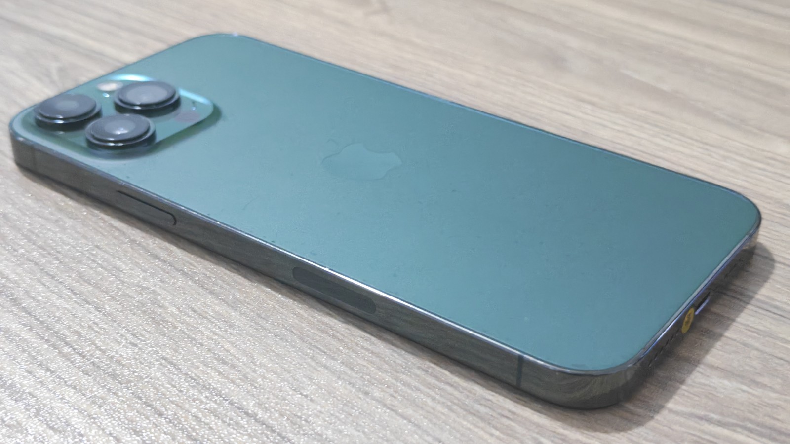 Apple iPhone 13 Pro Max Unlocked 128/256/512 GB Random Color With Accessories