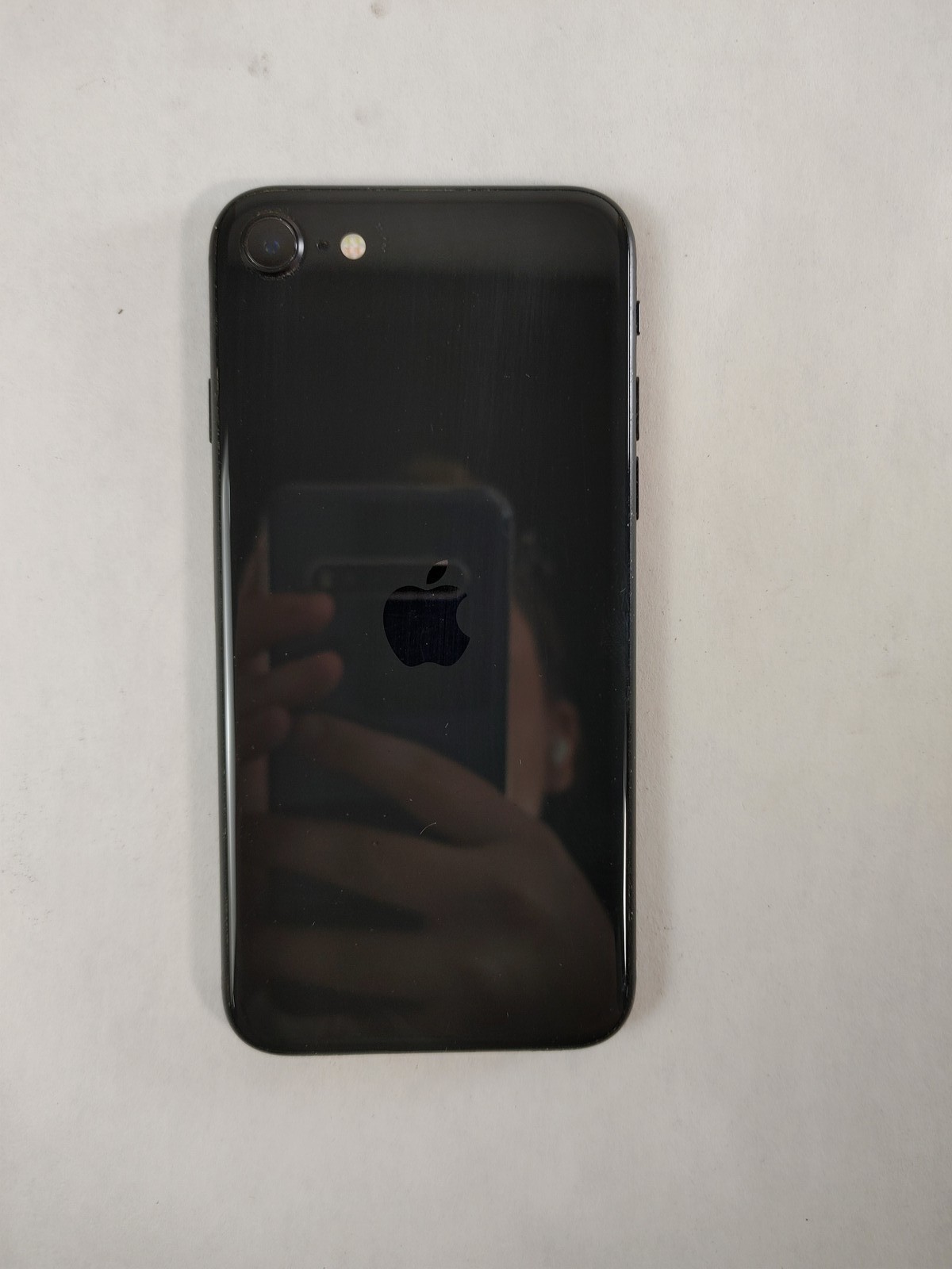 Apple iPhone SE (2020) A2275 64 GB iOS 26.5.2 (Wi-Fi + 4G) Unlocked For Parts