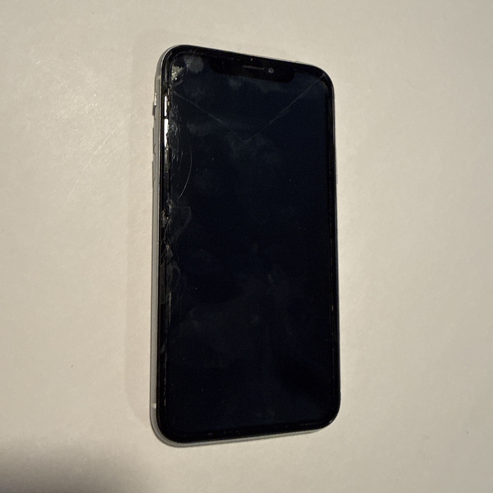 Apple iPhone XR 128GB A1984 White (Unlocked) Cracked Screen – For Parts / Repair