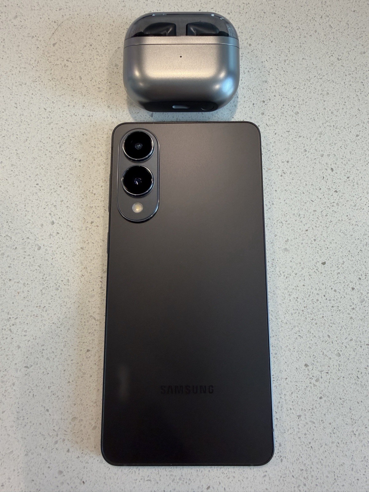 Samsung Galaxy S25 Edge 256 GB Titanium Jetblack (T-Mobile) w/Buds3 Pro Bundle