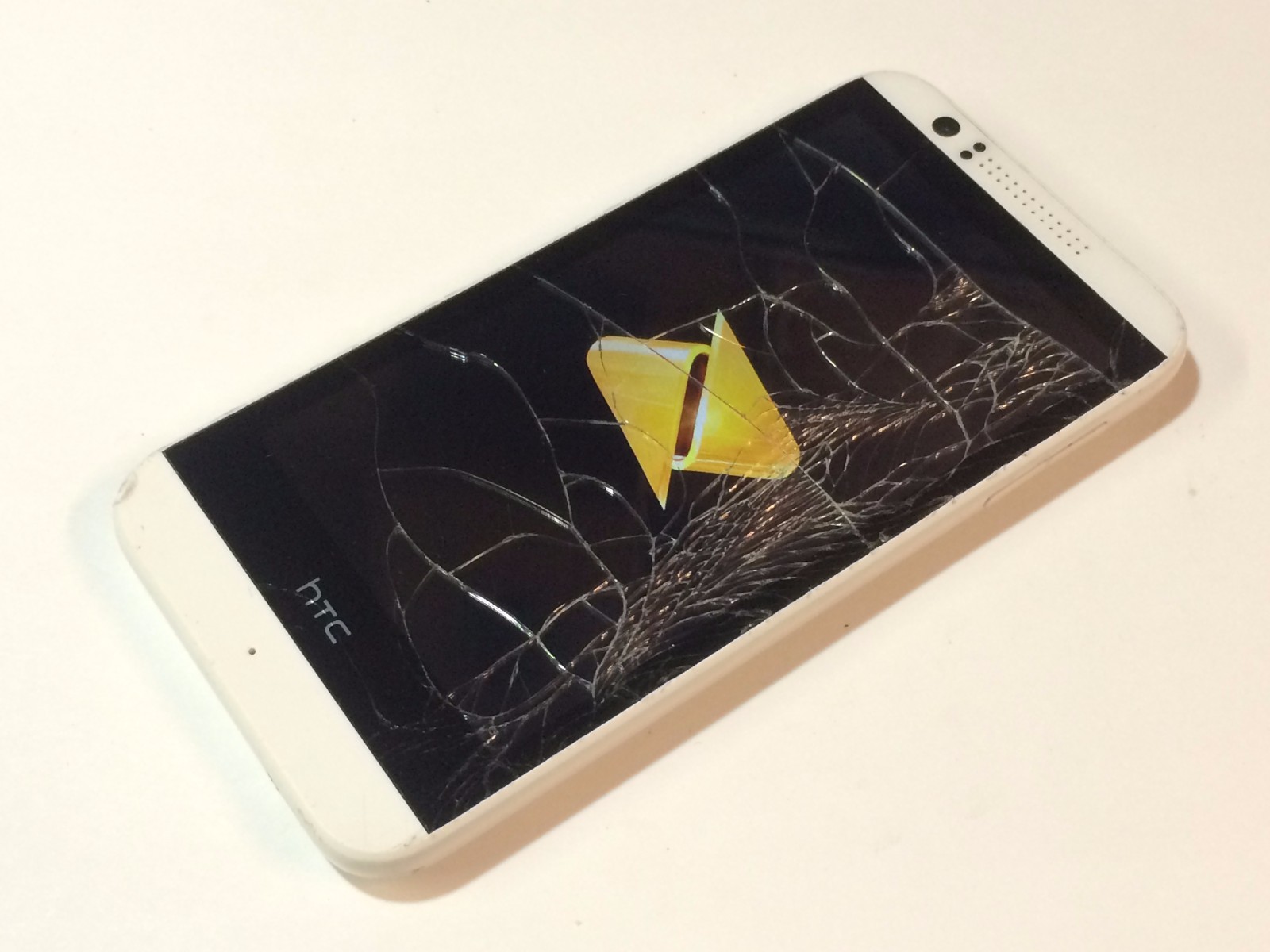 HTC Desire 510 – 4GB – White (Boost Mobile) Smartphone (cracked)