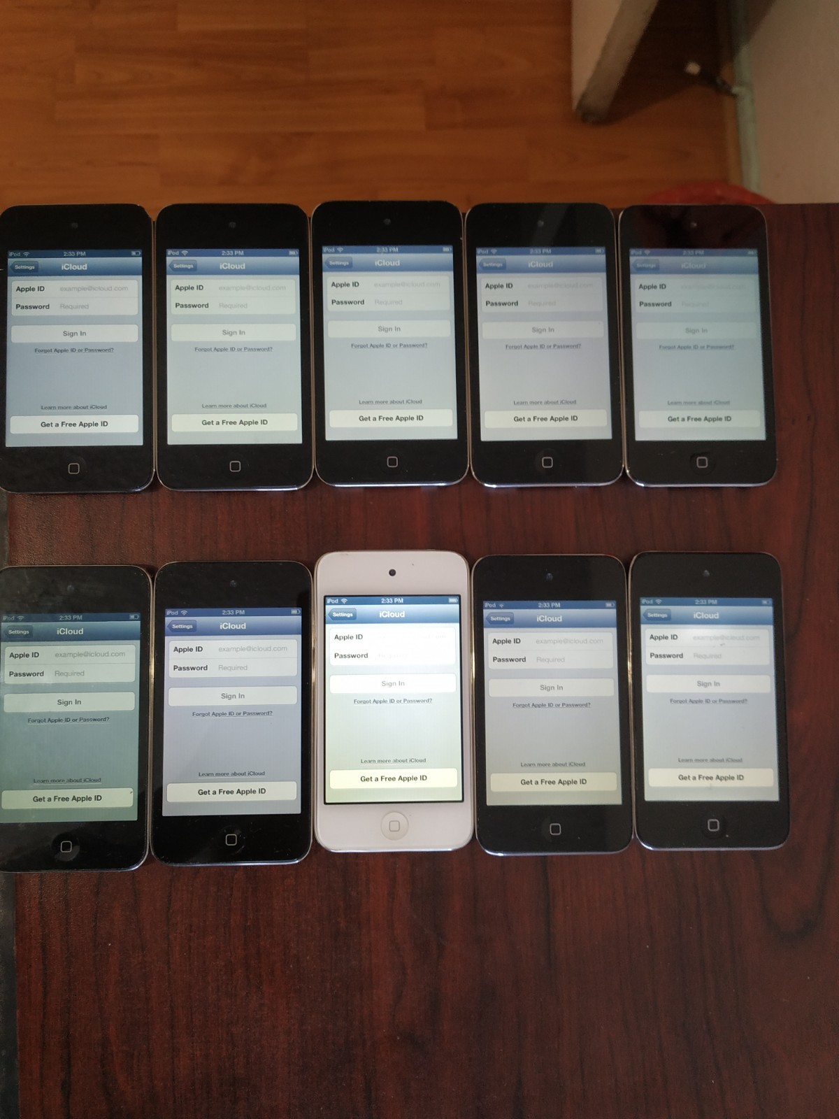 Lot of 10 Apple iPod Touch 4th Generation 32GB (7pc) / 16GB (3pc)
