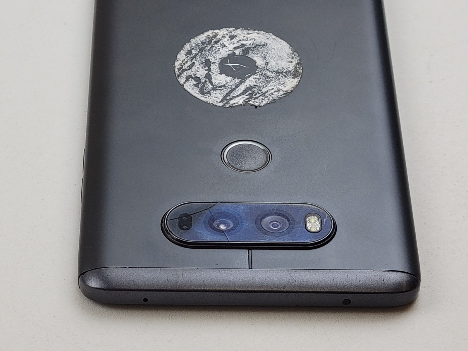 LG V20 (LG-H918) 64GB – Gray (T-Mobile) – POOR CONDITION – Clean IMEI – J0070