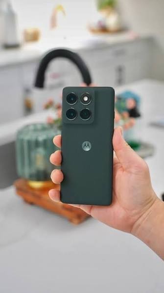 Motorola Edge (2025) – 256GB – Factory Unlocked – Flawless Mint – PANTONE Green