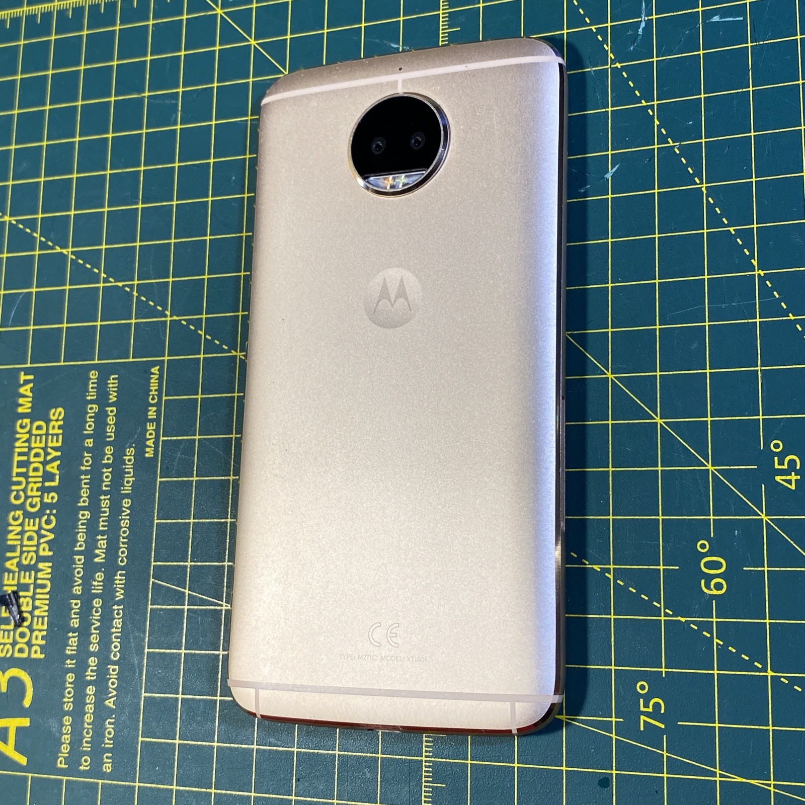 Motorola Moto G5S Plus GOLD 64GB- FOR PARTS ONLY