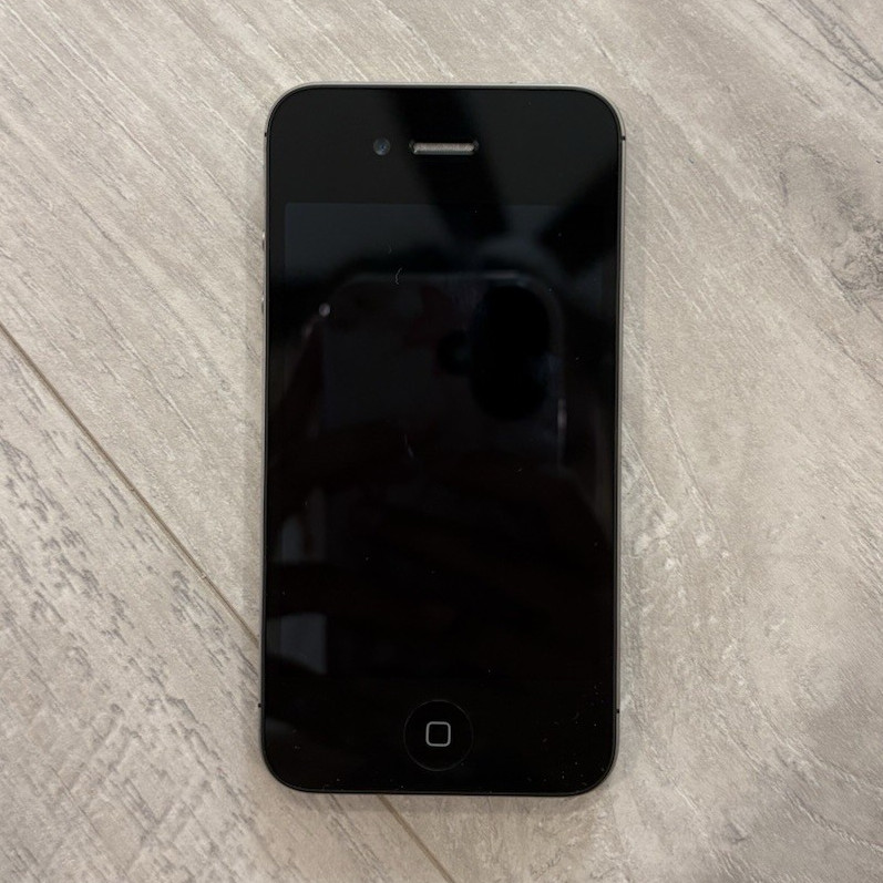 Apple iPhone 4s 16GB Black Unlocked iOS 9 8MP Camera Bar Smartphone
