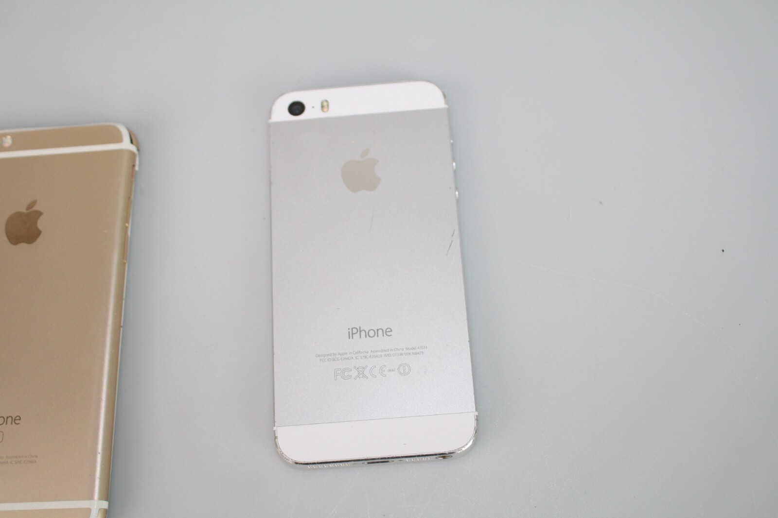 Lot of (4) iPhones A1633, A1522, A1533 – *FOR PARTS OR REPAIR*