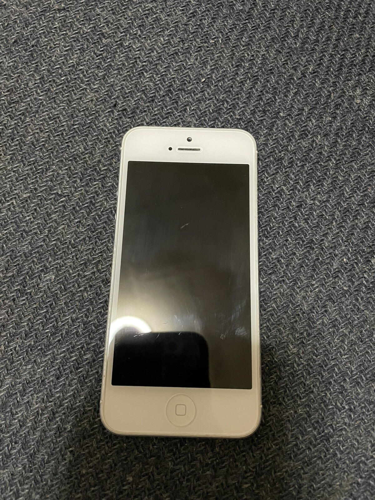 Apple iPhone 5 – 16GB – White & Silver (Unlocked) A1429 (CDMA + GSM)