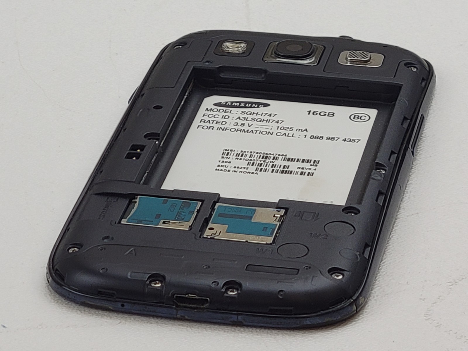 Samsung Galaxy S III (S3) (SGH-i747) 16GB (AT&T) – CRACKED – Clean IMEI – B414