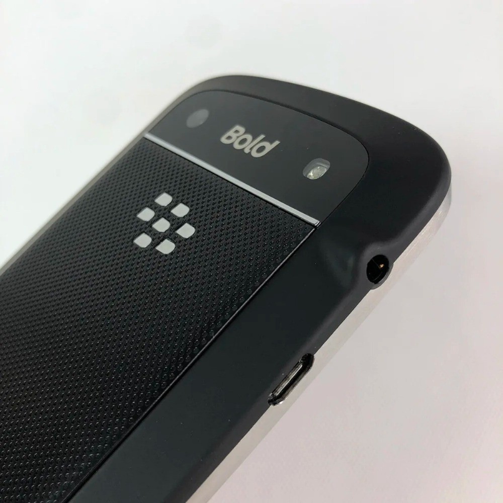 Original BlackBerry Bold 9900 (Unlocked) WiFi 5MP Camera 8GB Touchscreen Phone