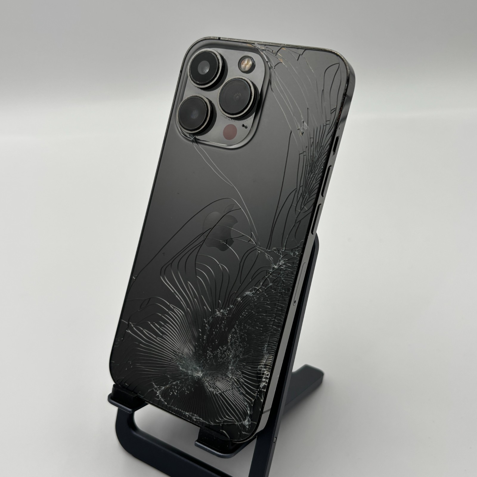 Apple iPhone 13 Pro 128GB Graphite Unlocked Cracked Back FOR PARTS Read