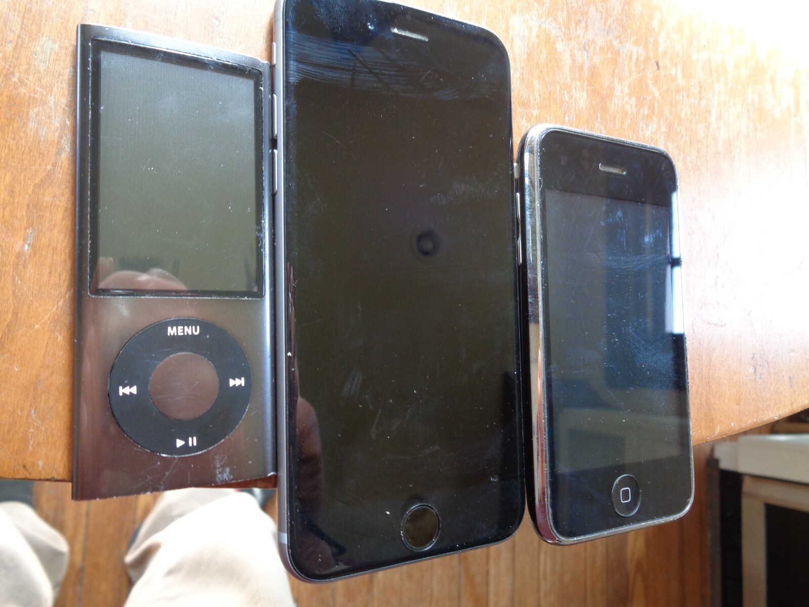 3 Lot: Apple iPhone A1549 + A1303 & Ipod Touch A1320