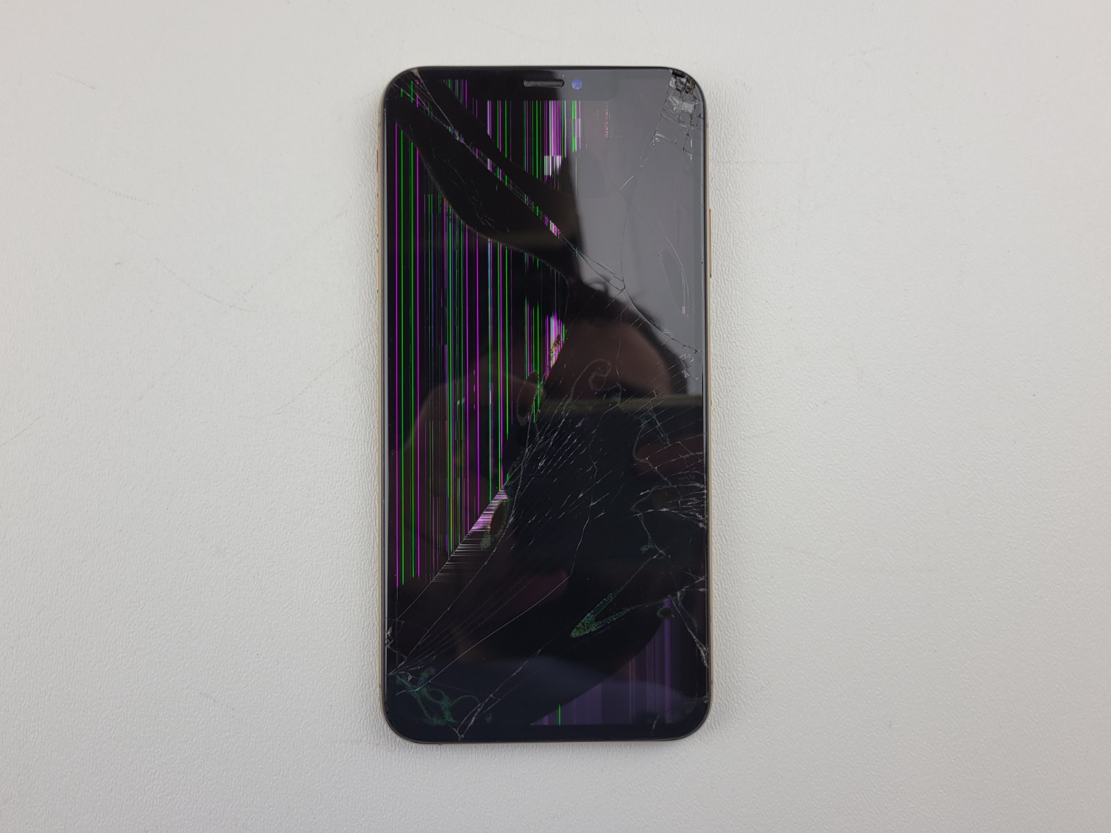 Apple iPhone XS Max (A1921) 64GB (Unlocked) – *DAMAGED* – Clean IMEI – H8022