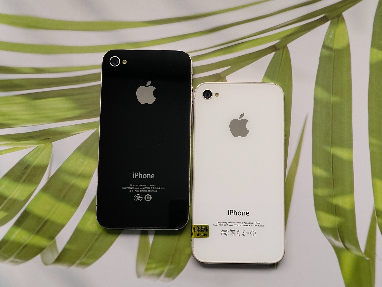 Original Apple iPhone 4/4s 8/16/32/64GB Fully UNLOCKED Black/White – 90% N ew