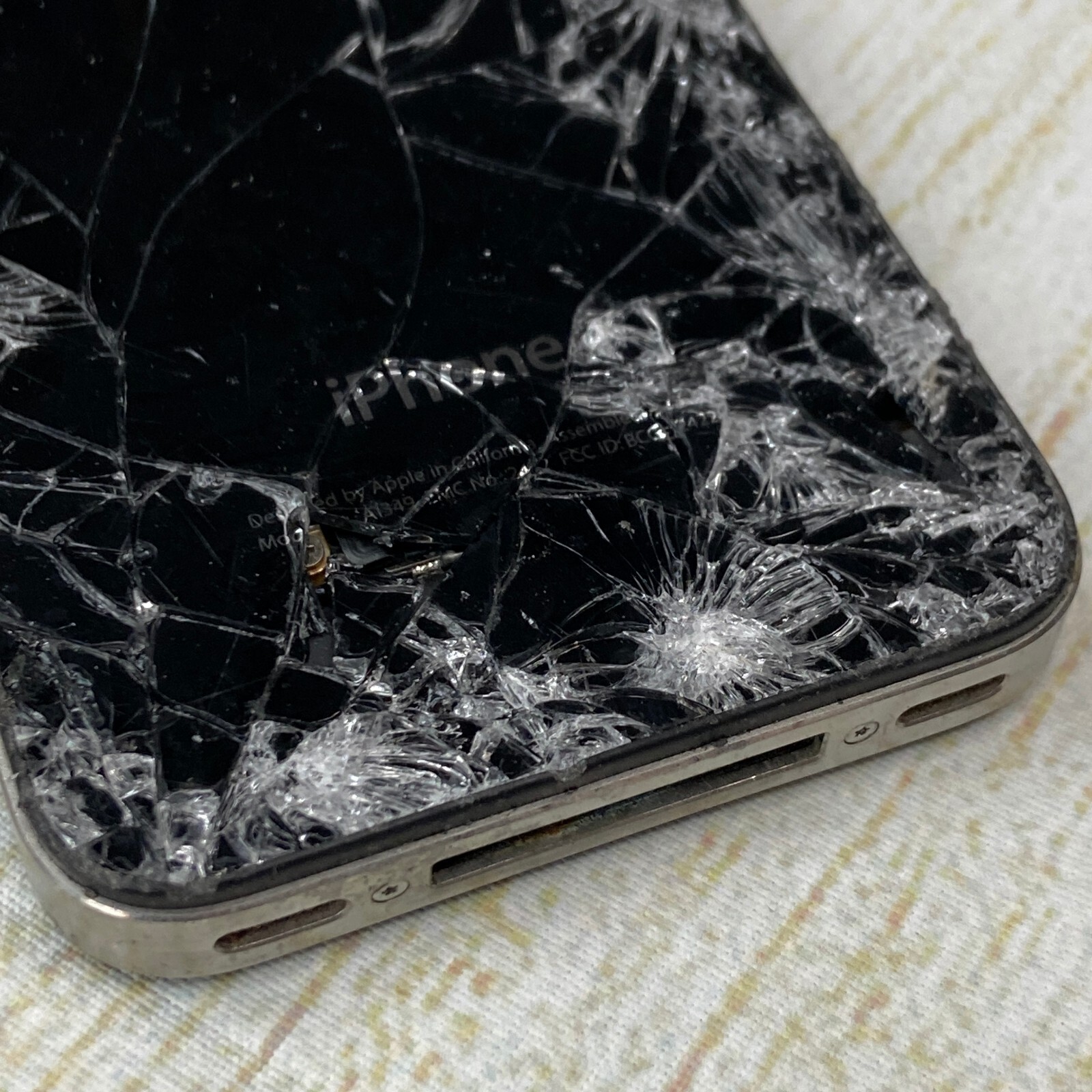 Black Apple iPhone 4 Model A1349 Untested Broken Glass Screen – For Parts