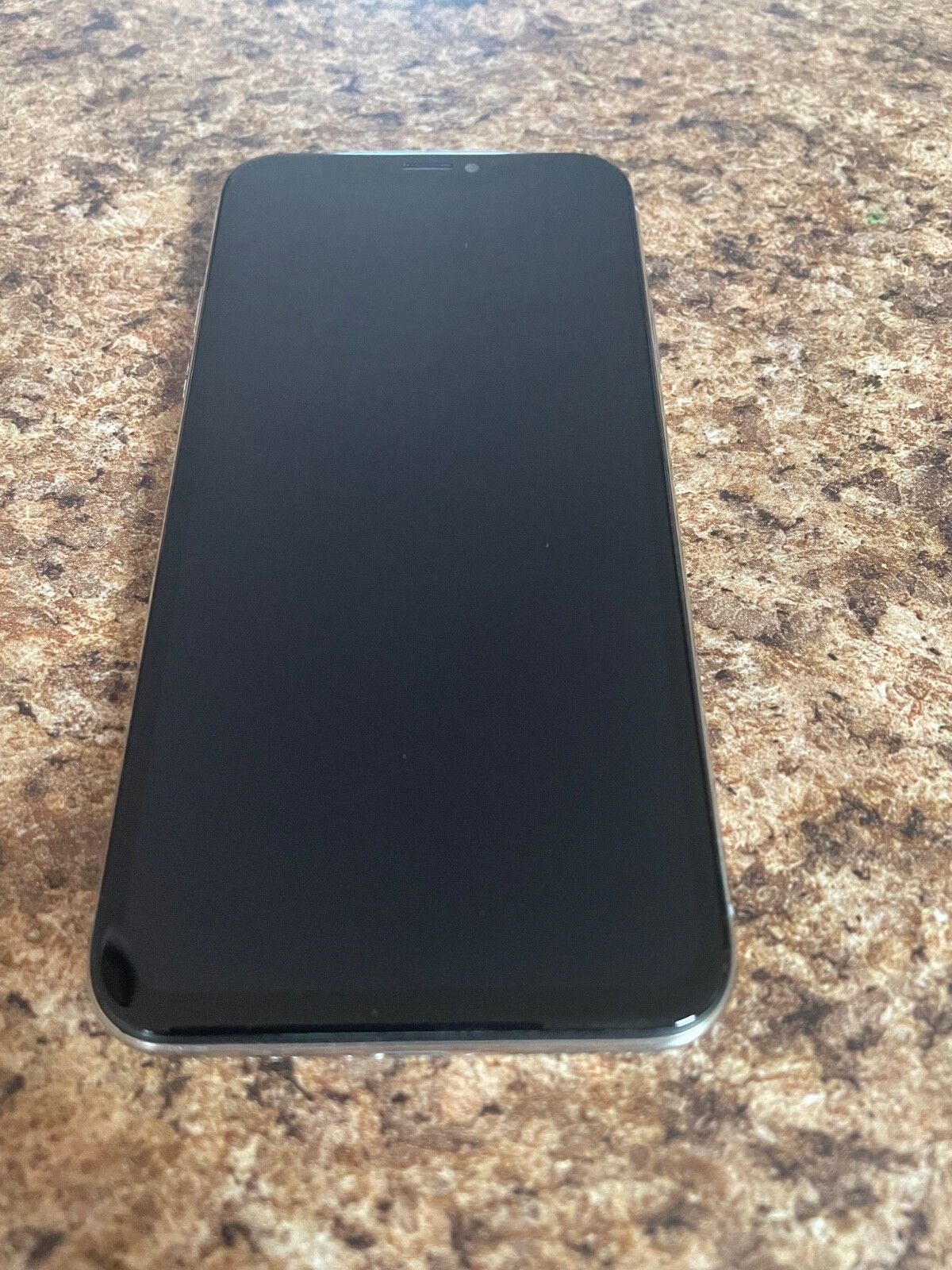 Apple iPhone X – 256GB – White (Verizon) A1865 (CDMA + GSM)