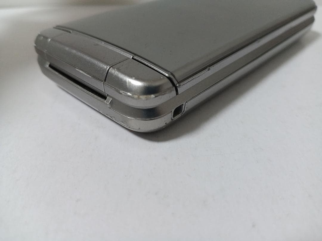 KYOCERA A202KC DIGNO KEITAI 4 ANDROID FLIP PHONE Silver Successor to 902kc Japan