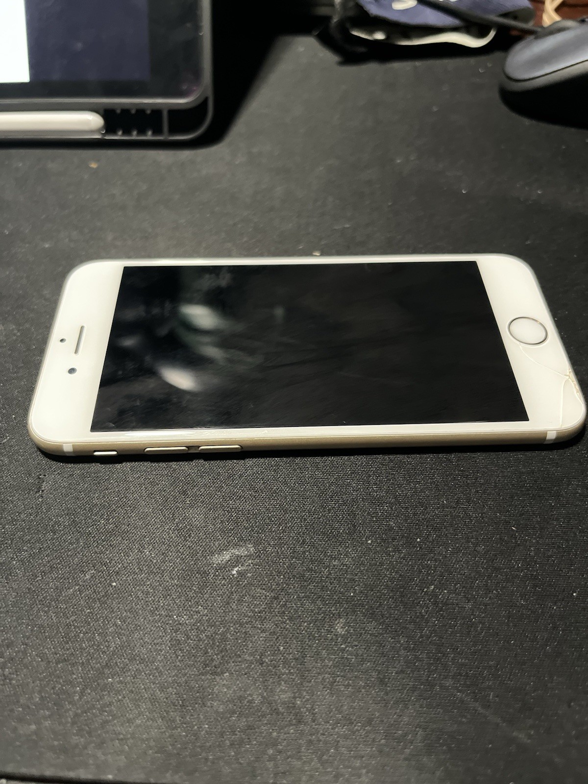 Apple iPhone 6 – 16GB – Gold (Unlocked) iOS – 4in Screen – 8MP Camera