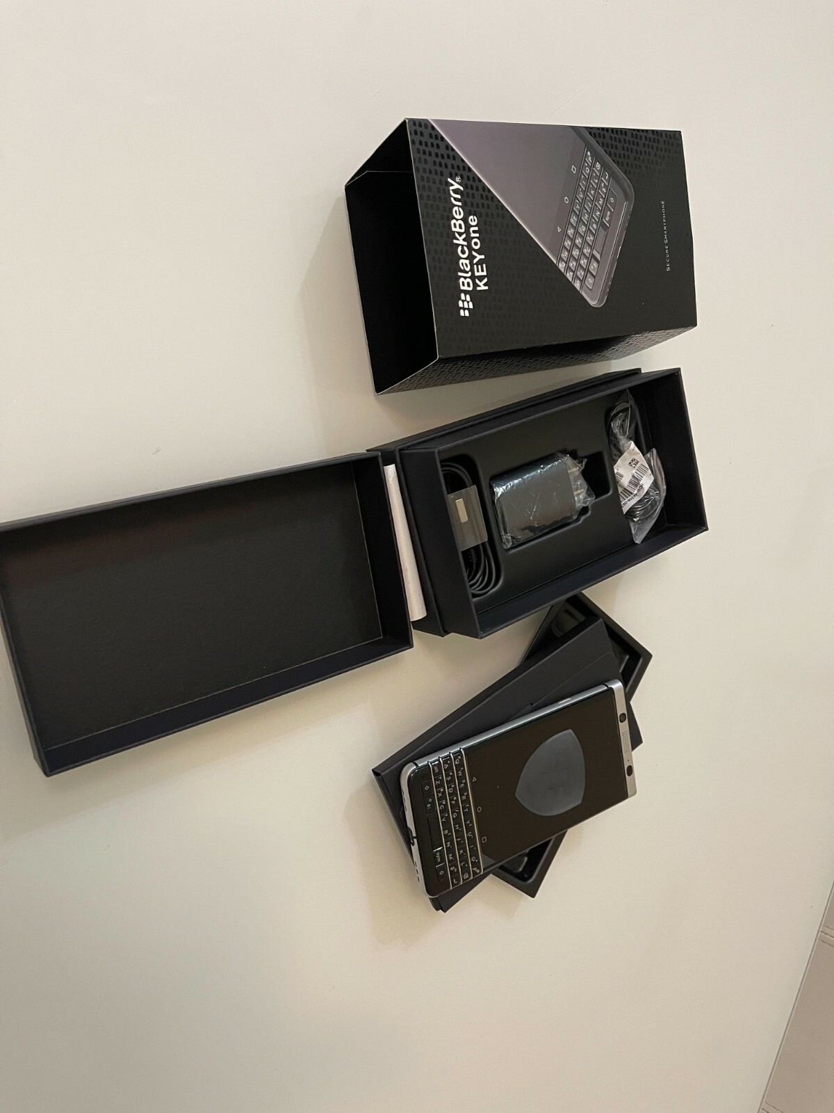 BlackBerry KEYone BBB100-1 32GB – Black (Unlocked)