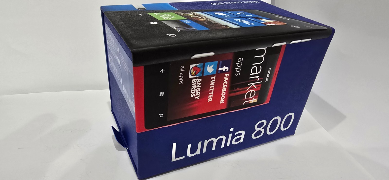 Nokia Lumia 800 – 16 GB – Black (Unlocked)