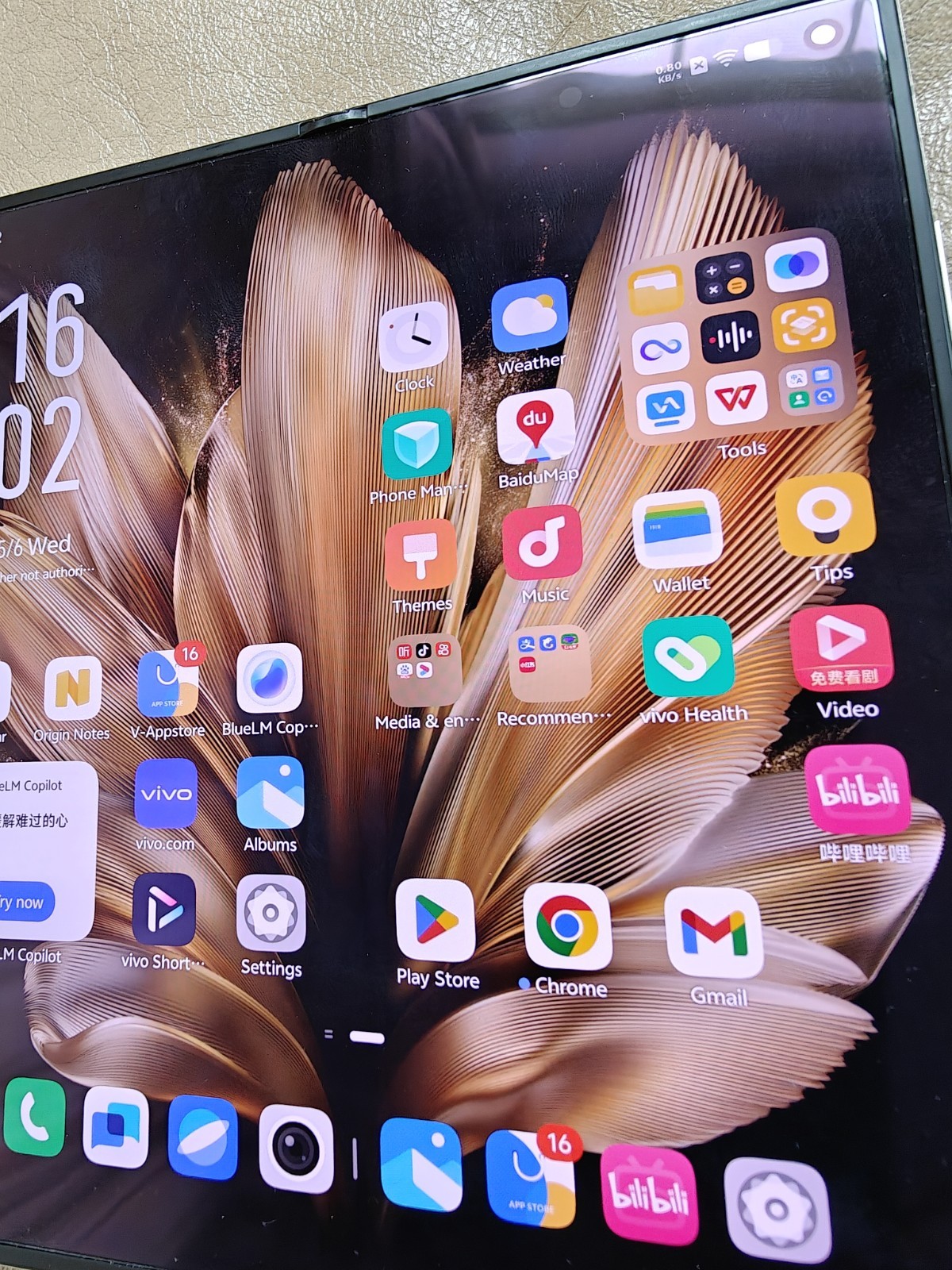 Vivo X Fold 3 Pro 16gb-ram 1TB Unlocked dual sim 10x zoom camera google play