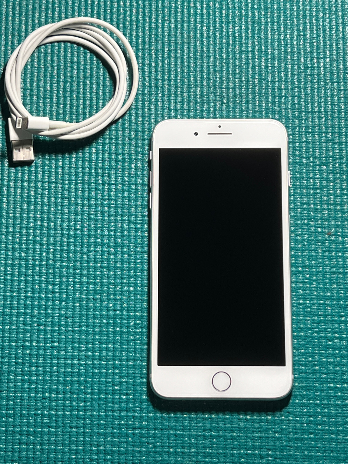 Apple iPhone 8 Plus – 64GB – Gold unlocked A1897 (GSM)