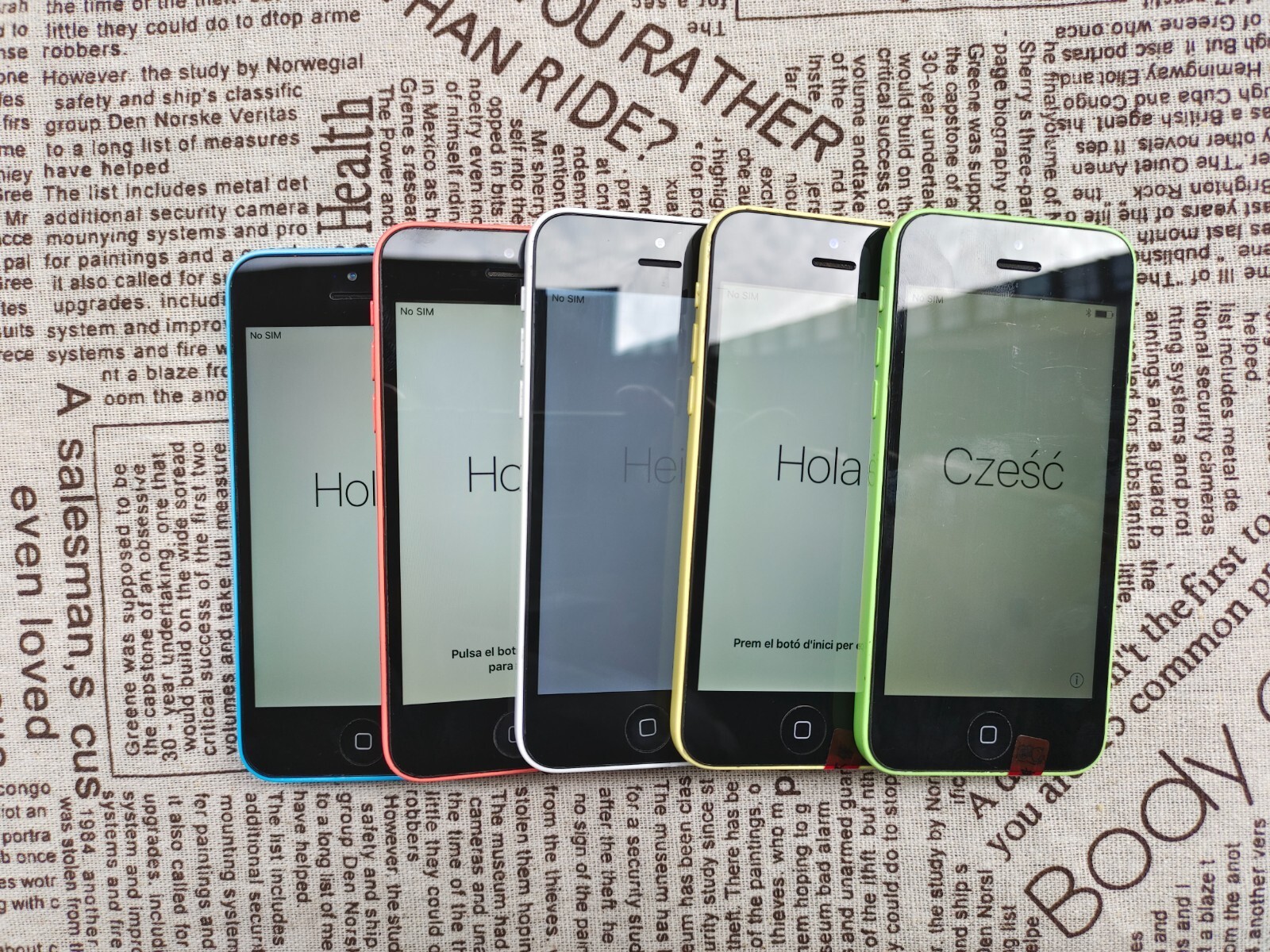 Apple iPhone 5C UNlocked 8/16/32GB BLUE/GREEN/PINK/WHITE/ YELLOW – 90% N EW