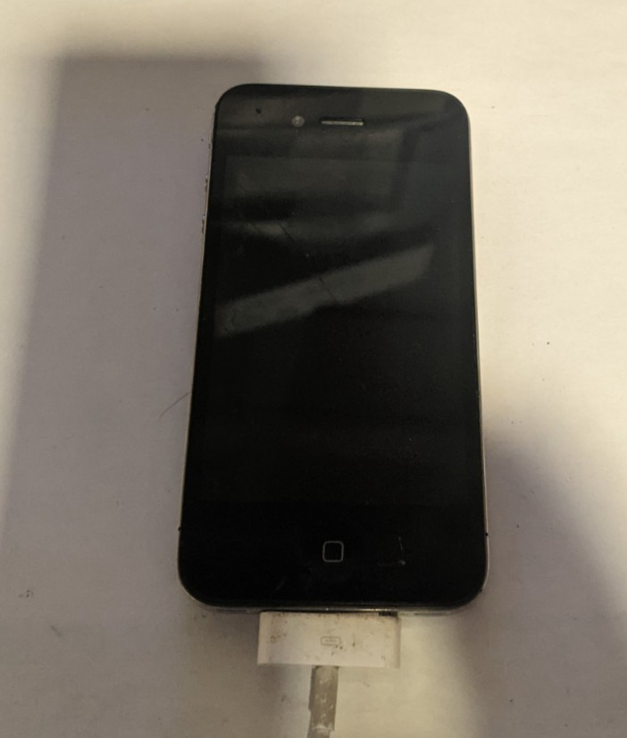 Apple iPhone 4 (8GB) (A1332) – Black (AT&T) READ DESCRIPTION!!