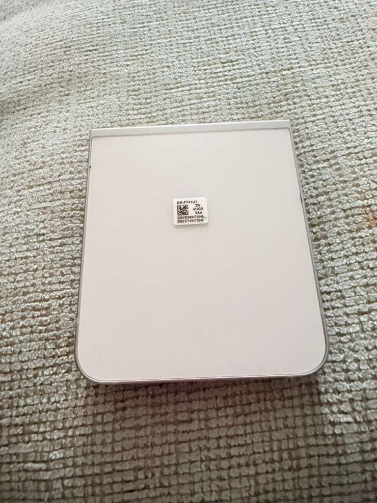 Samsung Galaxy Z Flip6 512GB Silver 50MP USB-C Flip – Factory unlocked-Open Box