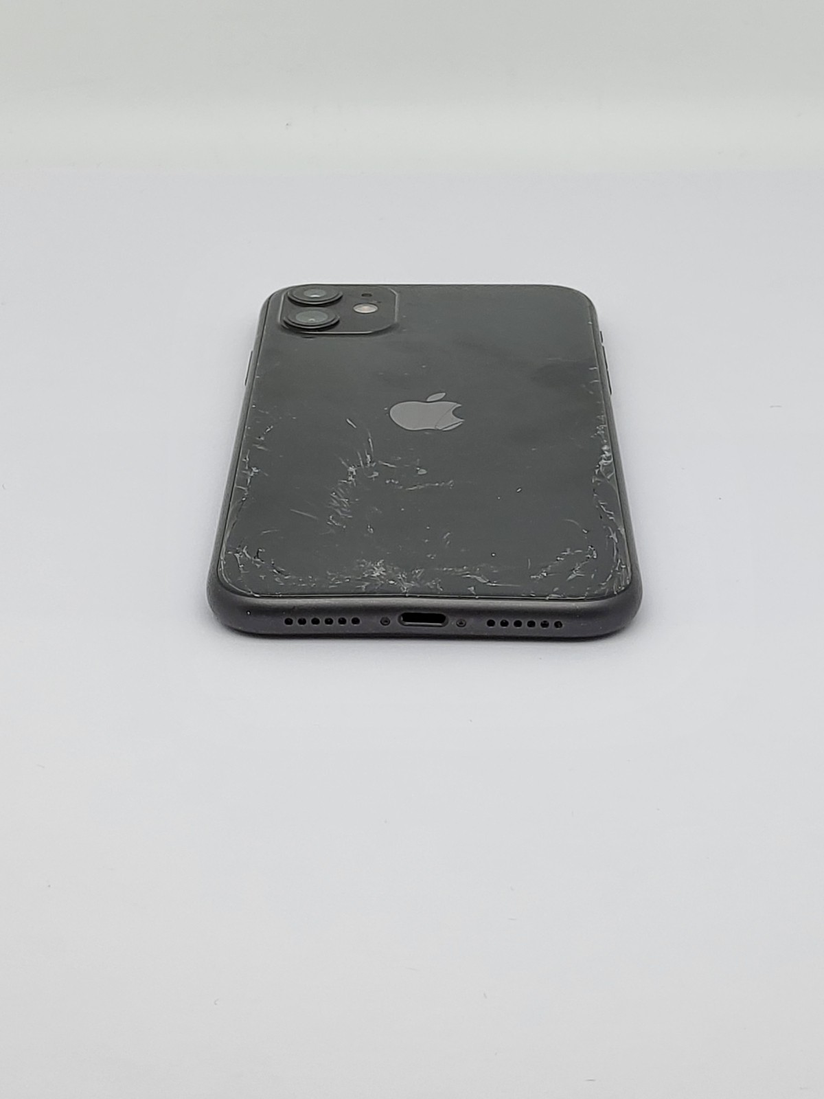 Apple iPhone 11 (Factory Unlocked) 64GB | Black | A2111 – Cracked Back