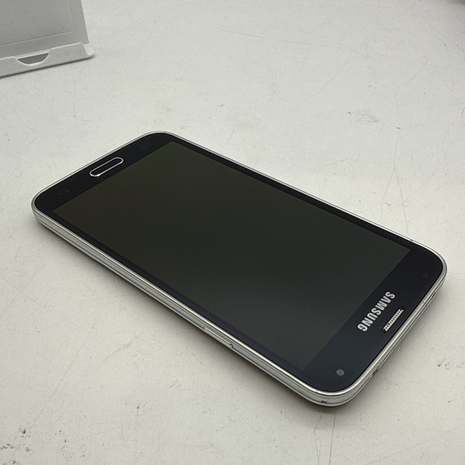 Samsung Galaxy S5 (SM-G900V) 16GB (Verizon Unlocked) Smartphone – (B10:3)