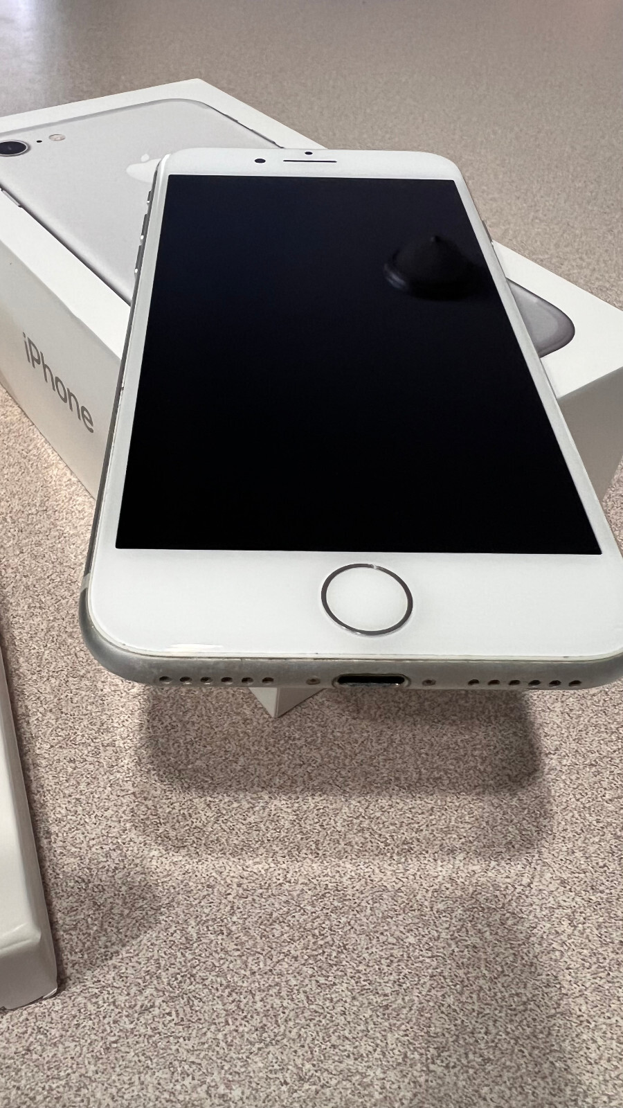 Apple iPhone 7 128GB Unlocked Silver, Excellent Condition! Accessories included!