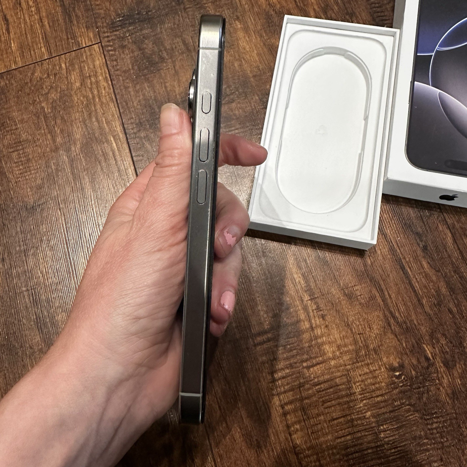 Apple iPhone 16 Pro 256GB Unlocked Natural Titanium – 95% Battery Box Included