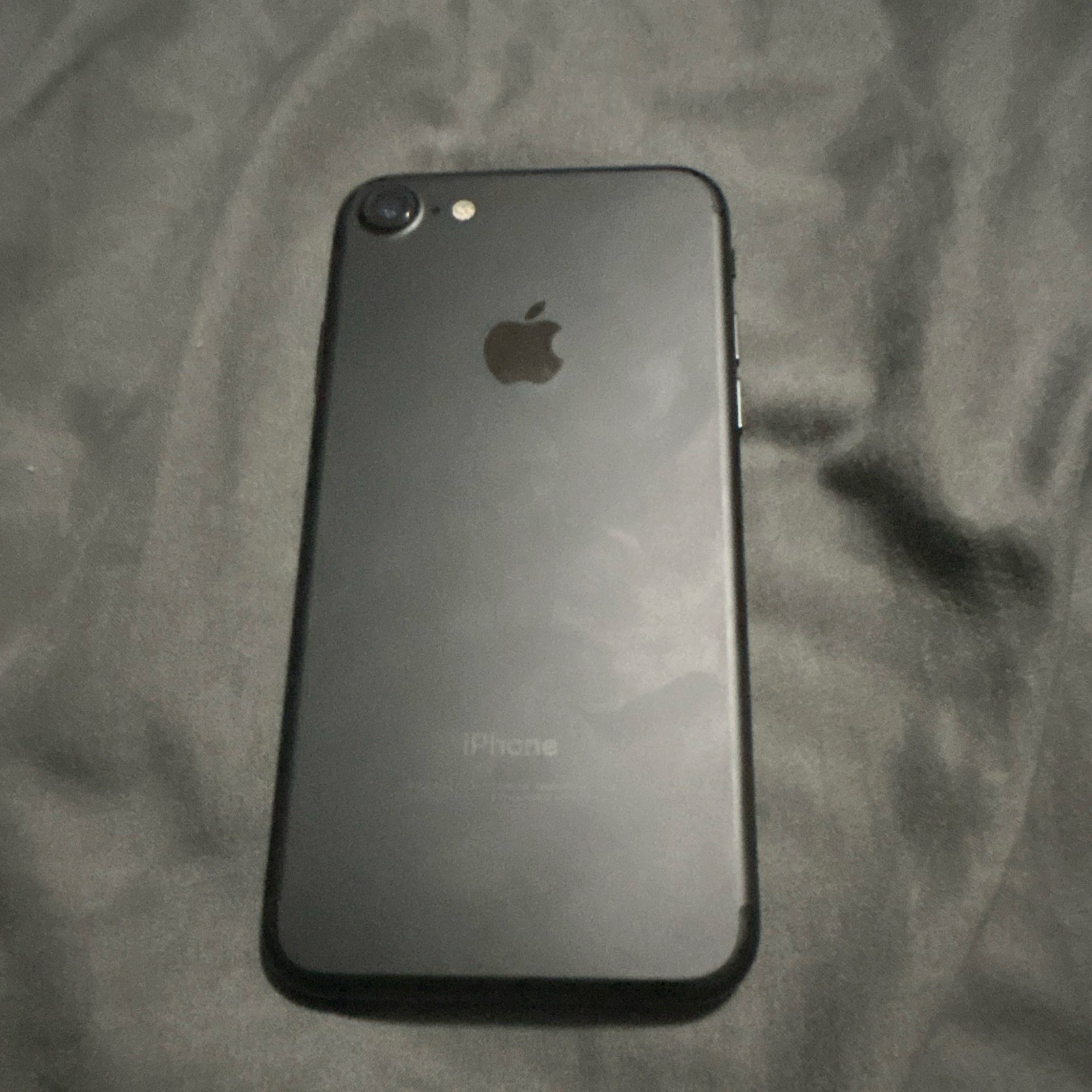 Apple iPhone 7 Black Smartphone Bar Style 12MP Camera Used