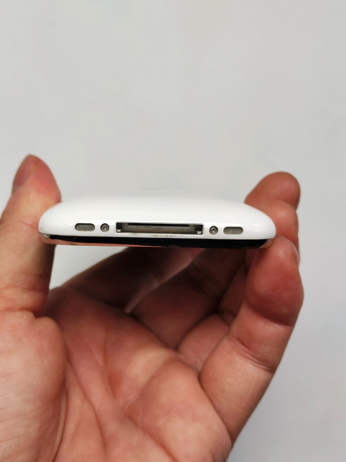 Original&Working Apple iPhone 3G/3GS 8-16-32GB Factory UNLOCKED White/Black