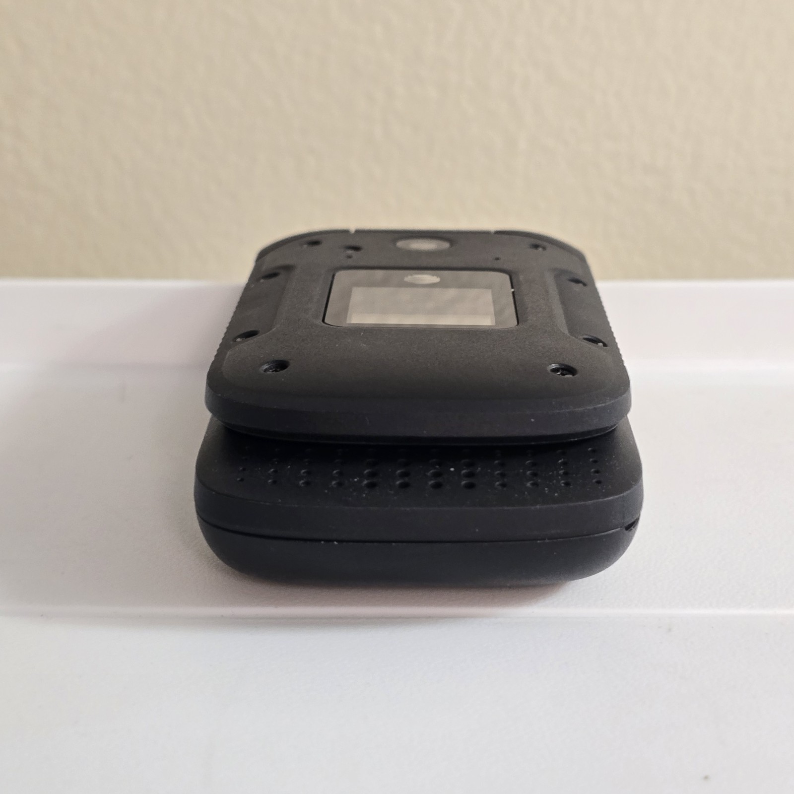 Sonim XP3 XP3800 Rugged 8GB Flip Phone Black Good Condition