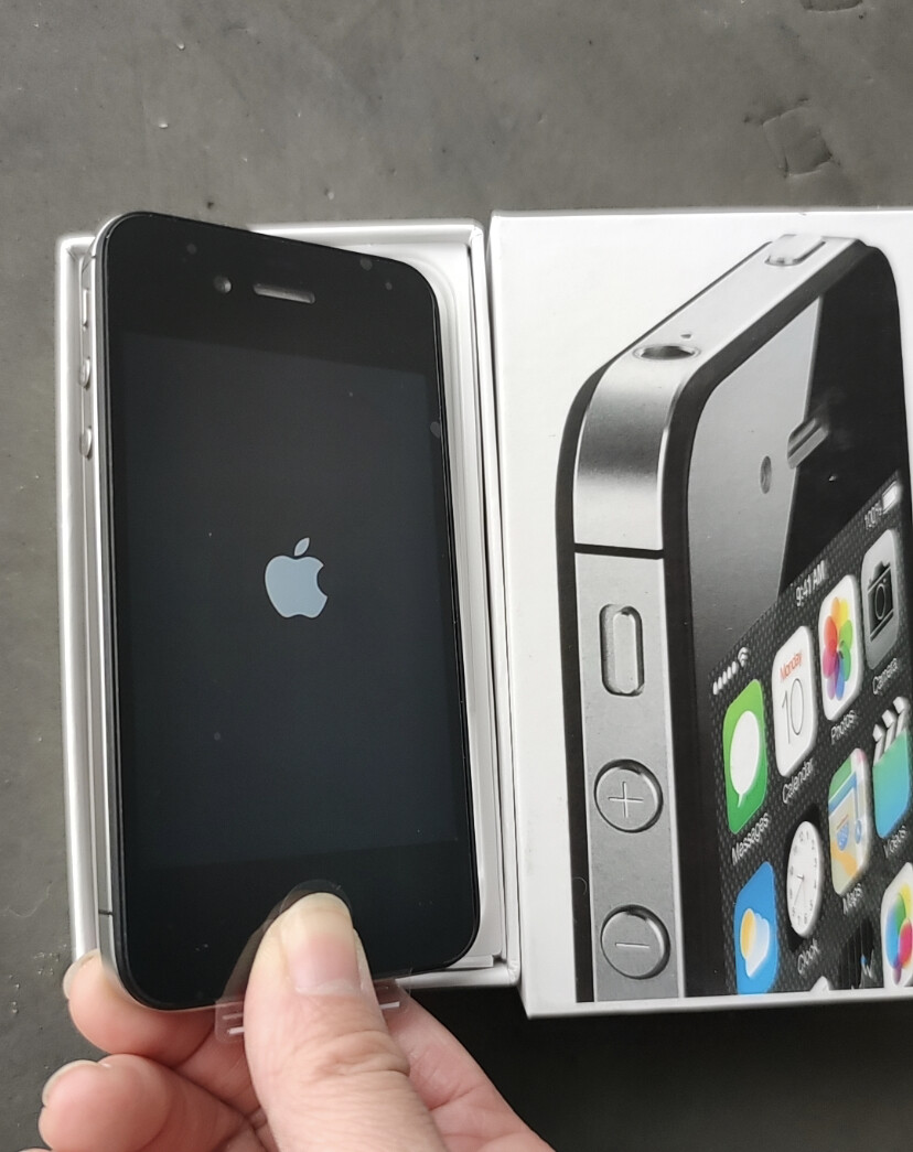 Apple iPhone 4s – 16GB – Black/white (Unlocked) A1387 (CDMA + GSM) IOS6 Sealed