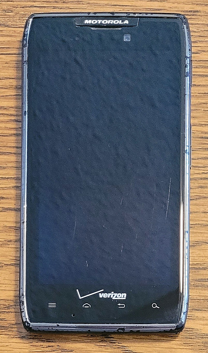 Motorola Droid RAZR Maxx XT912 – Carbon Fiber ( Verizon ) 4G Smartphone – READ