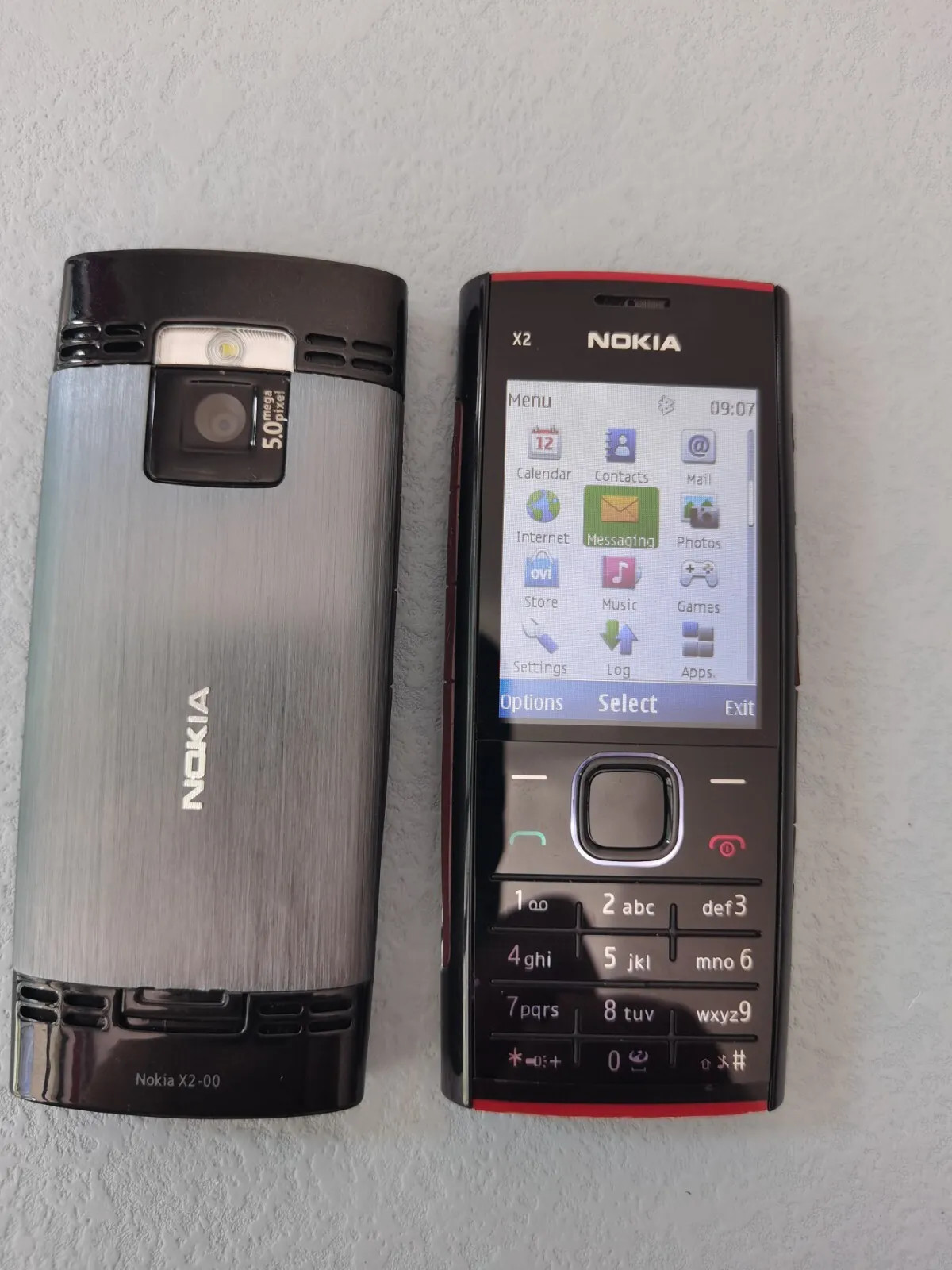 Original Unlocked Nokia X2-00 Bluetooth FM JAVA 5MP Black / Red Mobile Phone