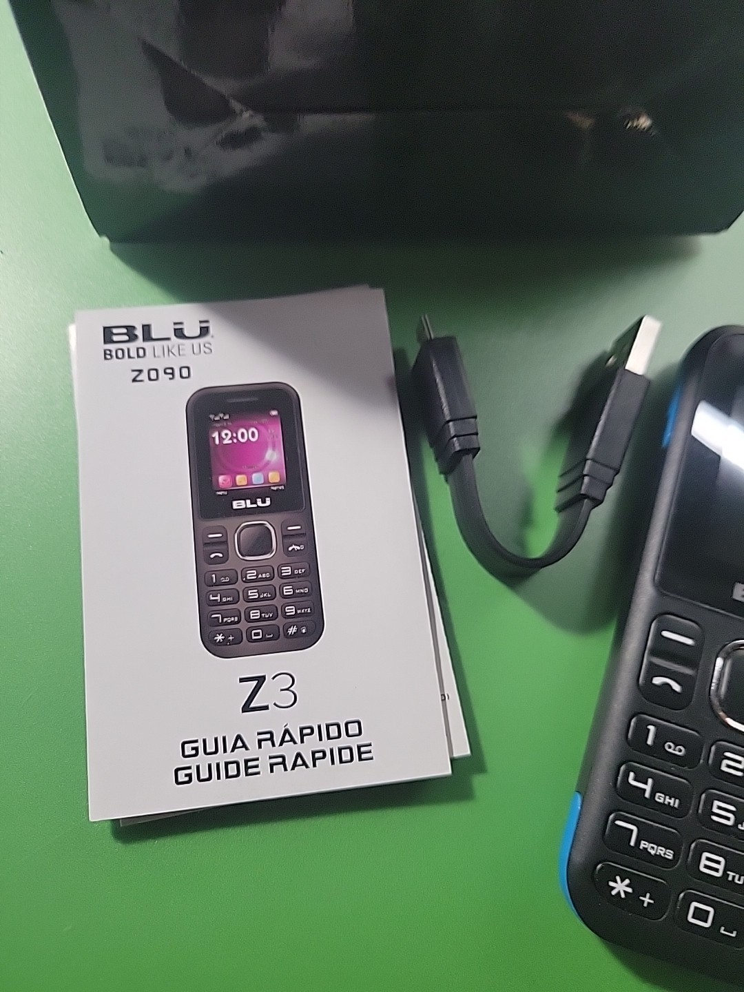 BLU Z3 / Z090 – Black and Blue Unlocked GSM International Dual SIM Cell Phone