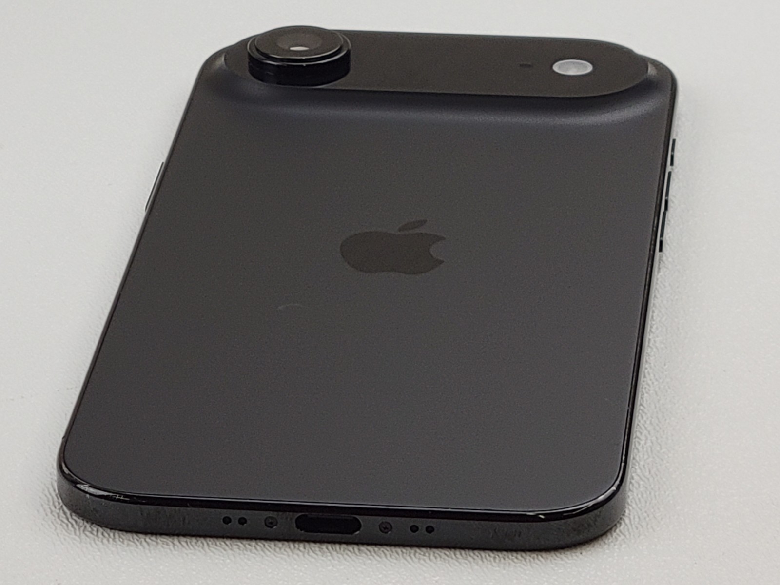 Apple iPhone (17) Air (A3260) 256GB – Black (Wi-Fi Only) Smartphone – H7864