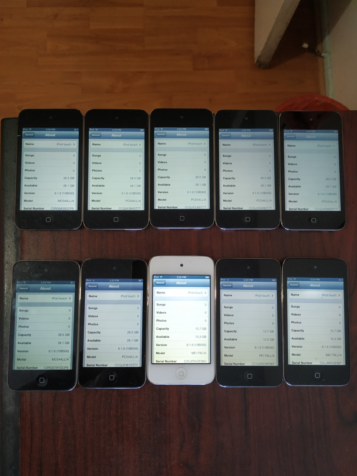 Lot of 10 Apple iPod Touch 4th Generation 32GB (7pc) / 16GB (3pc)
