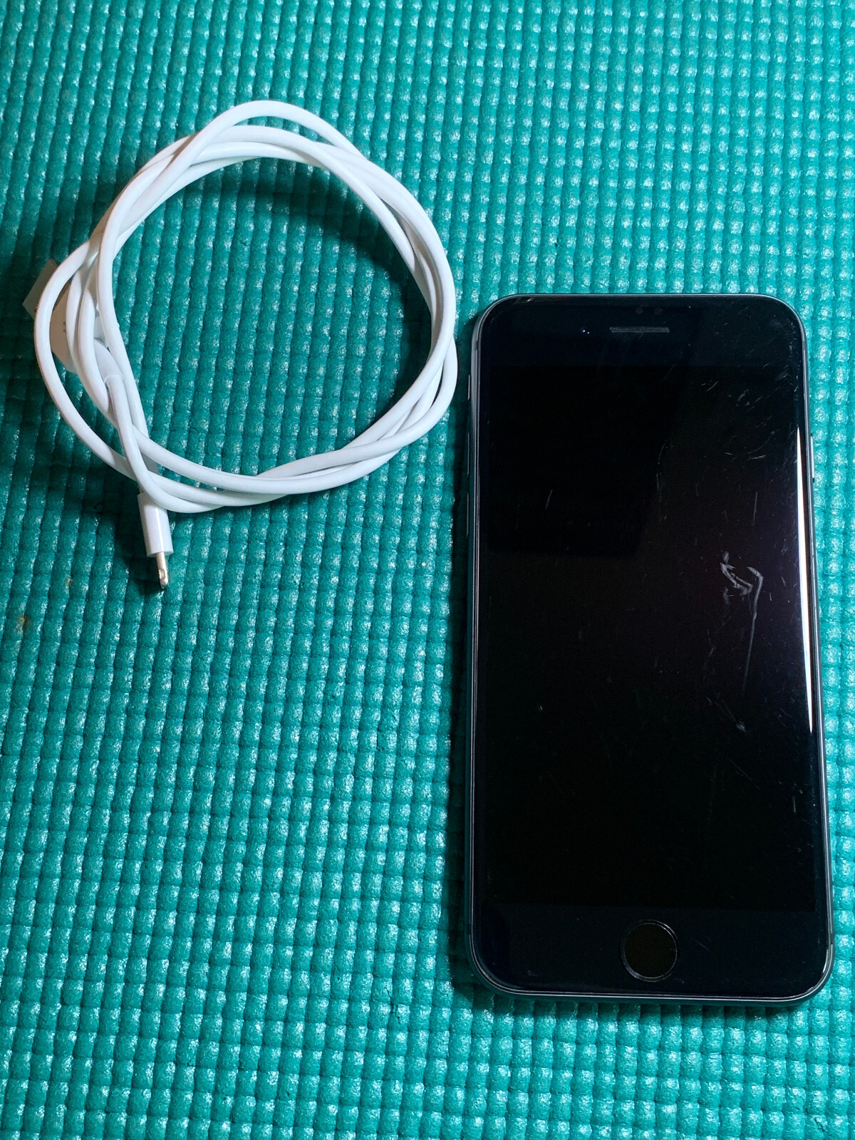 Apple iPhone 8 64GB Unlocked Smartphone space gray A1863 (CDMA + GSM)