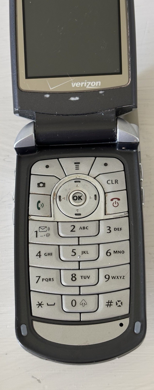 Motorola V710 Verizon Silver/Black CDMA Flip Phone 1.3MP Camera Antenna