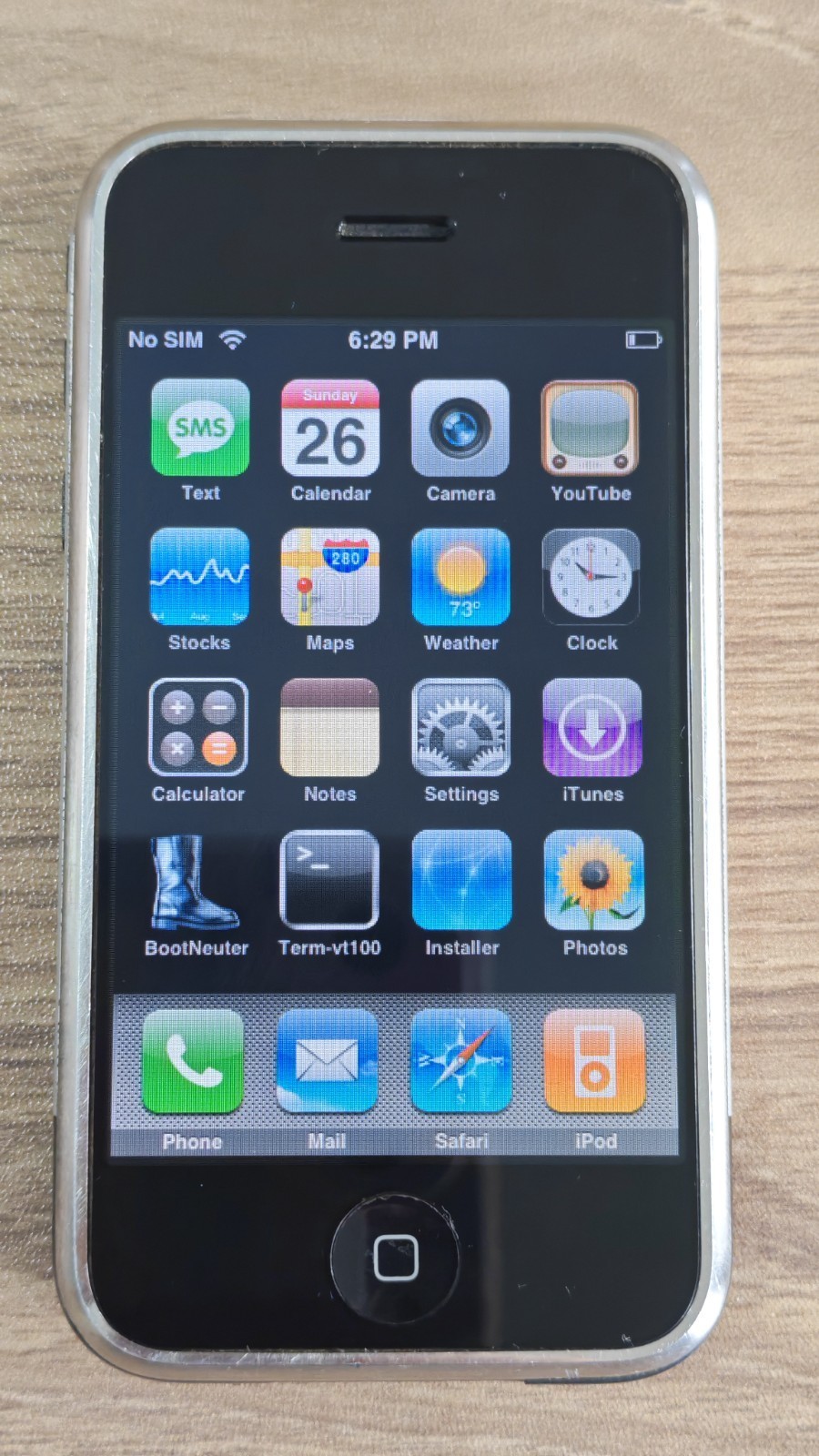 Apple iPhone 1st Generation iPhone 2G GSM 4/8/16GB iOS 1/iOS 3 Black Unlocked