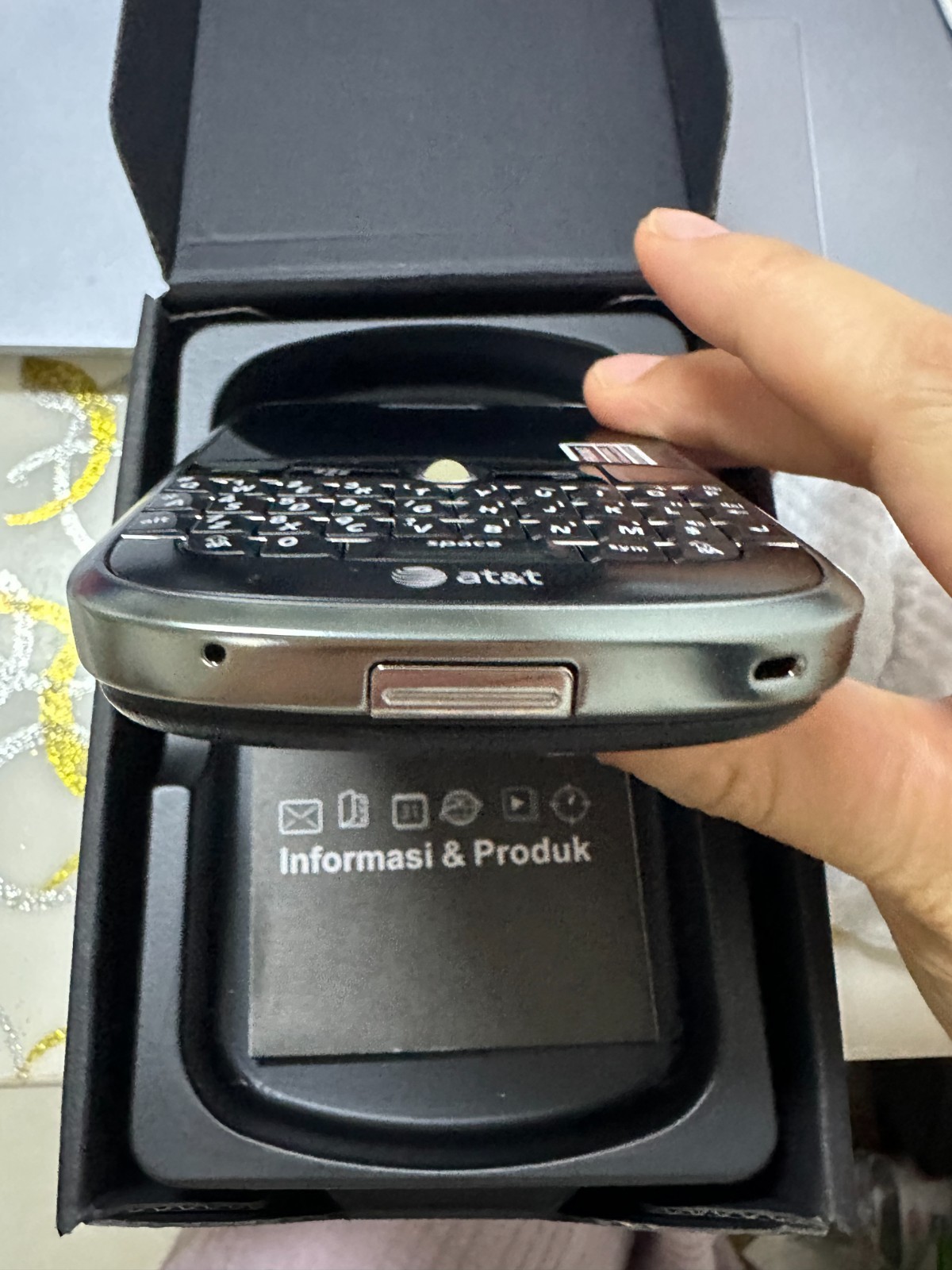 BlackBerry Bold 9000 Unlocked QWERTY Keyboard GPS WIFI 3G SmartPhone-Black