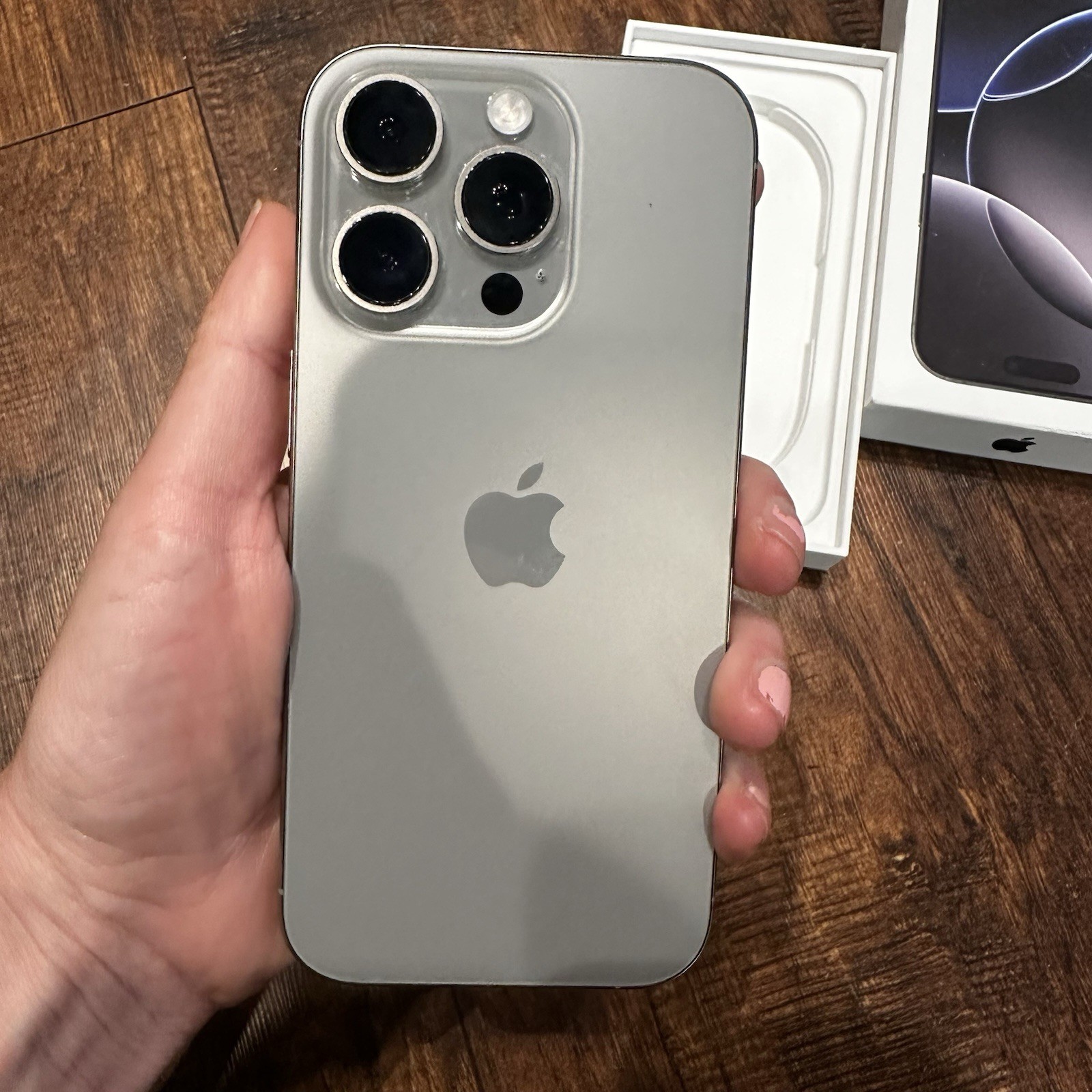 Apple iPhone 16 Pro 256GB Unlocked Natural Titanium – 95% Battery Box Included