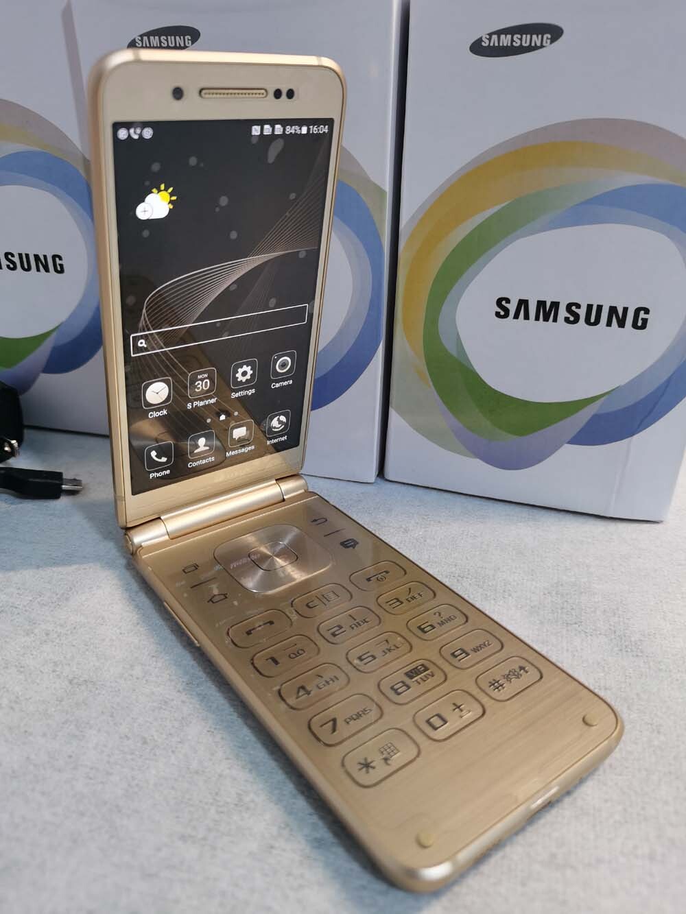 Unlocked Samsung SM-W2017 Android smart flip phone A++